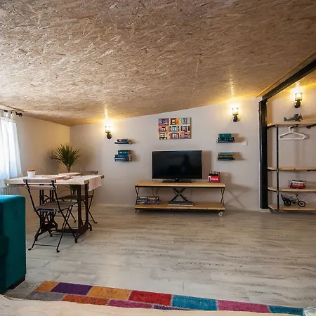 Newway Apartment *